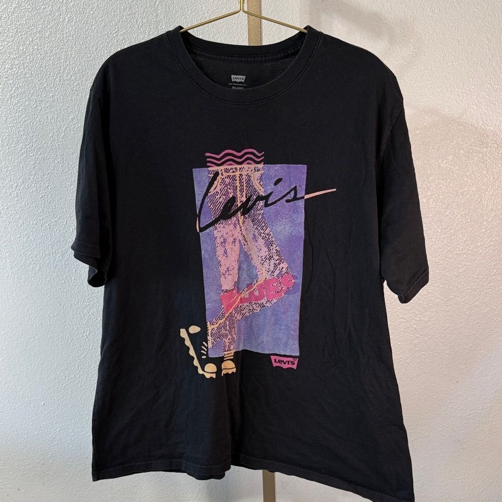 Levi's relaxed fit Black Tee with Vibrant Graphic